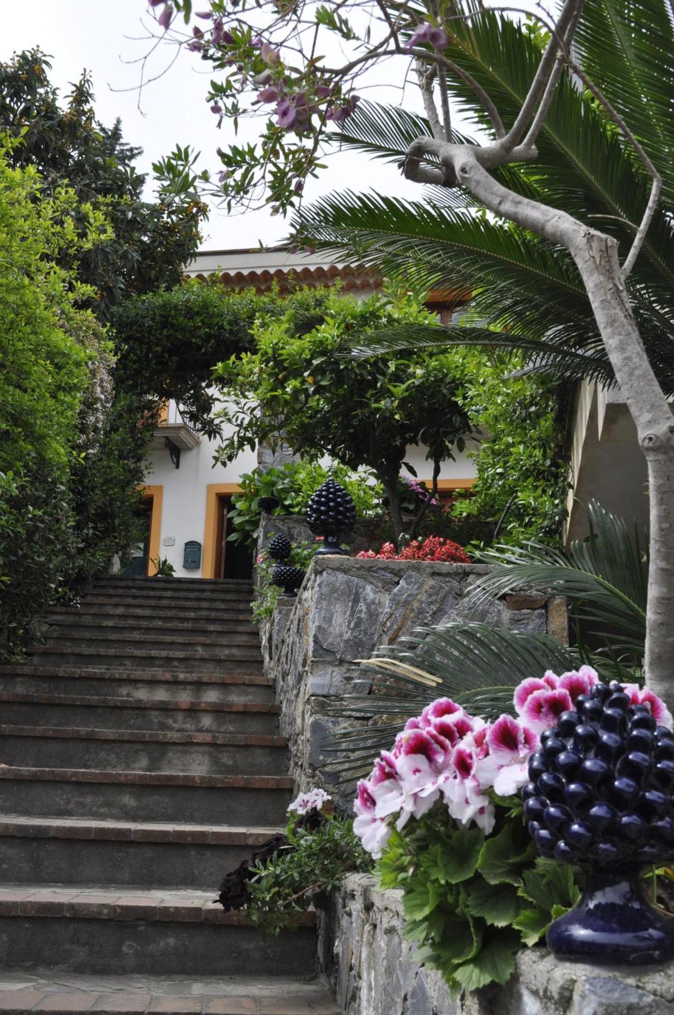 Borgo San Francesco Hotel Gioiosa Marea Ngoại thất bức ảnh