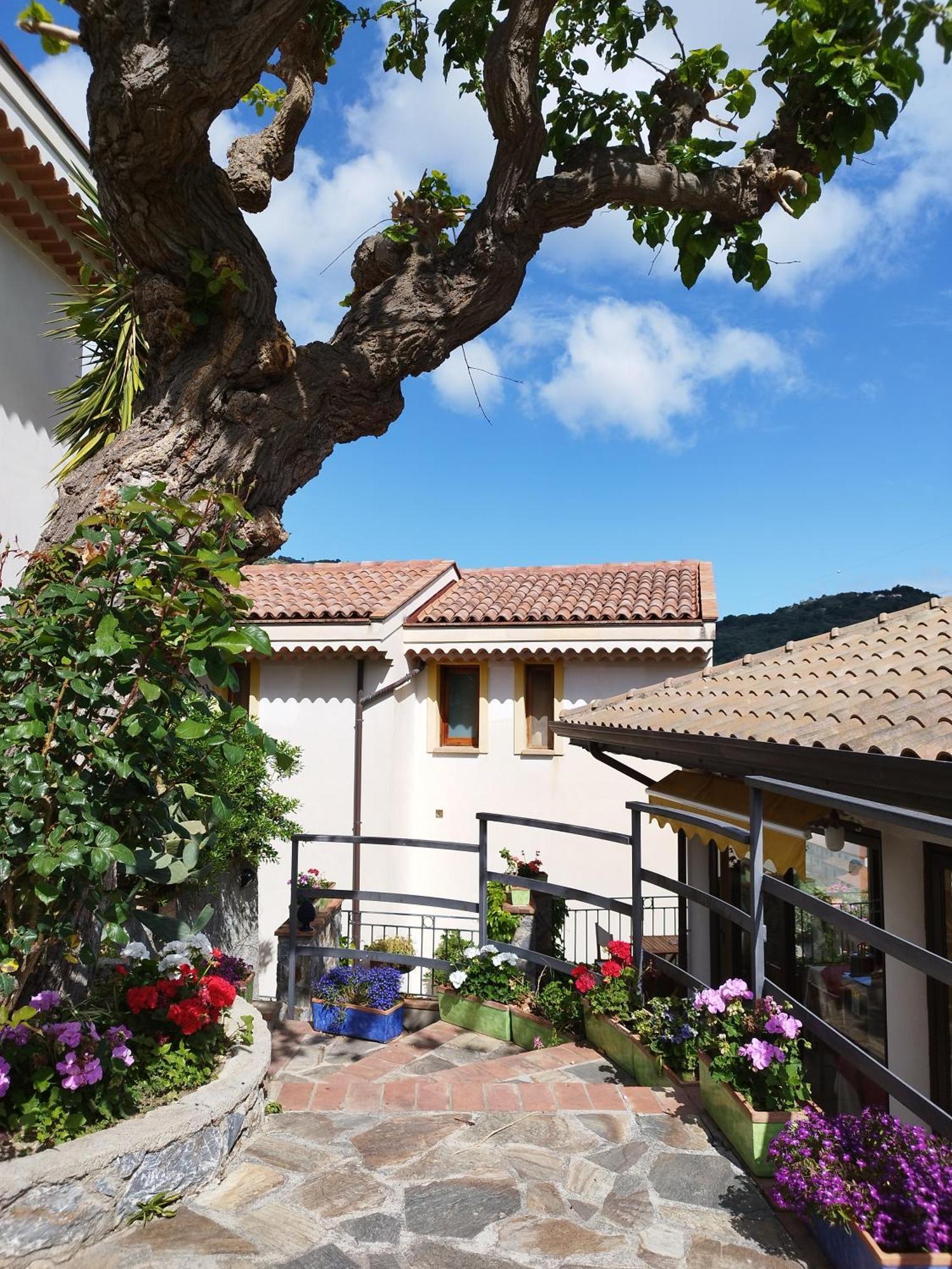 Borgo San Francesco Hotel Gioiosa Marea Ngoại thất bức ảnh