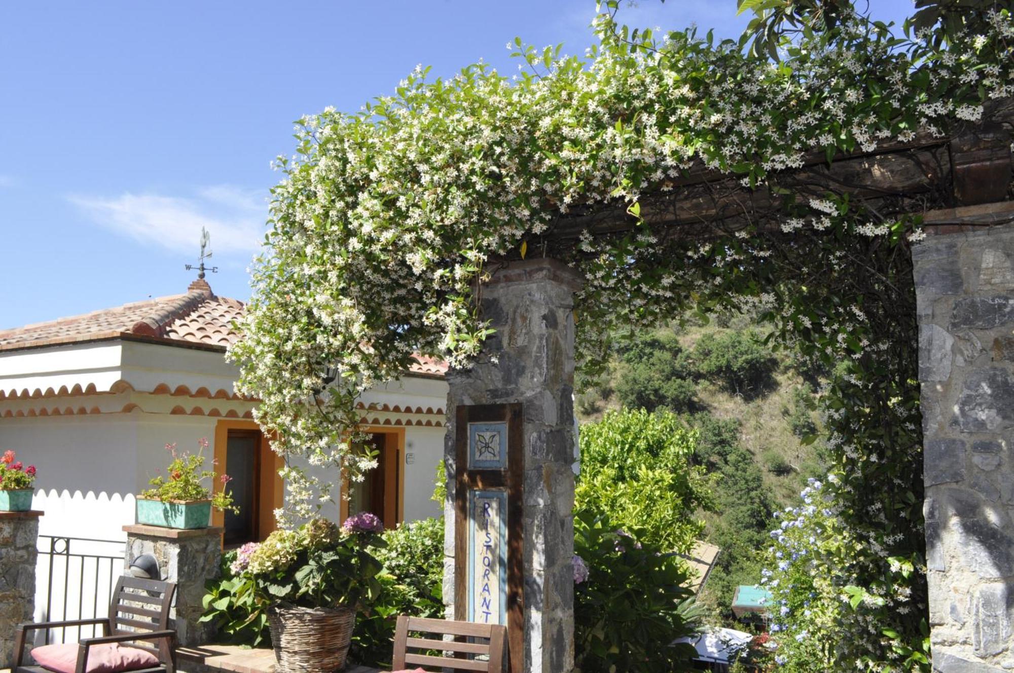 Borgo San Francesco Hotel Gioiosa Marea Ngoại thất bức ảnh